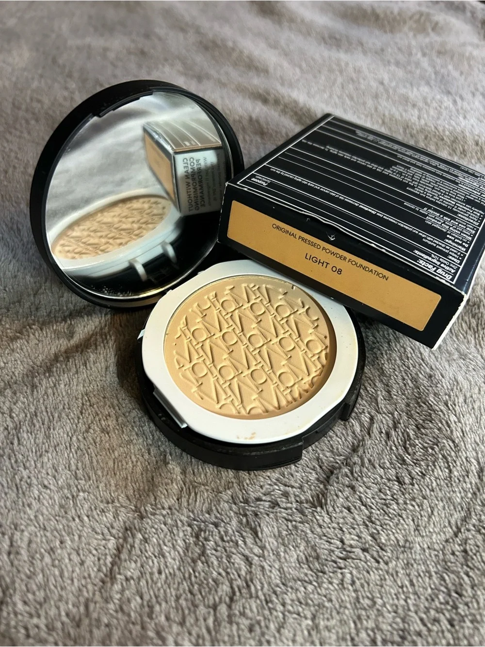 bareMinerals Pressed Powder Foundation-LIGHT 08